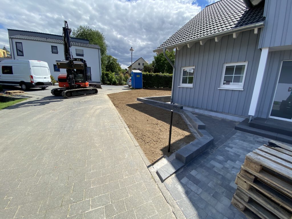 Neubau Außenanlage für ein Einfamilienhaus in Kirchberg
