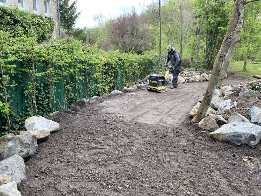 Herstellen einer Gartenanlage in Niedert
